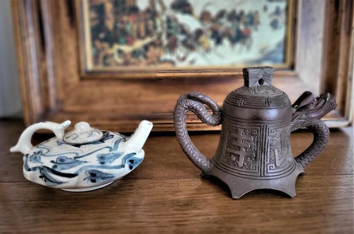 2 oude theepotten Vietnam en China, Antiek en Kunst, Antiek | Keramiek en Aardewerk, Ophalen of Verzenden