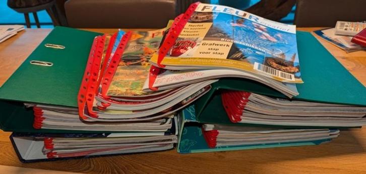 44 tijdschriften VOOR BLOEMSCHIKKEN, Boeken, Hobby en Vrije tijd, Ophalen