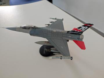 Modèle réduit avion militaire en métal (diecast) 1/72 disponible aux enchères