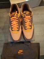 Nike Air Max 1 “King’s Day” EU 44, Kleding | Heren, Bruin, Nike, Nieuw, Ophalen of Verzenden
