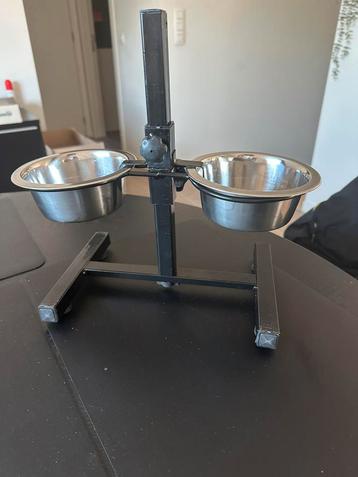 Voerbakjes op hoogte beschikbaar voor biedingen