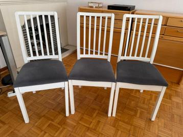 Set van 3 IKEA stoelen - Goede staat + extra hoes beschikbaar voor biedingen