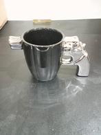 Zwarte koffie mok met zilveren pistoolhandv, Antiek en Kunst, Ophalen
