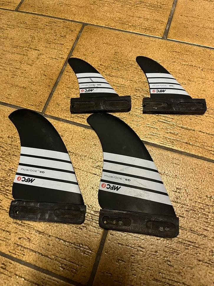 Windsurf, quad vin / fin /aileron: MFC slot box, Watersport en Boten, Windsurfen, Zo goed als nieuw, Plank, Ophalen