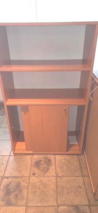 Boeken kastjes en schoenkastje in perfecte staat beschikbaar voor biedingen