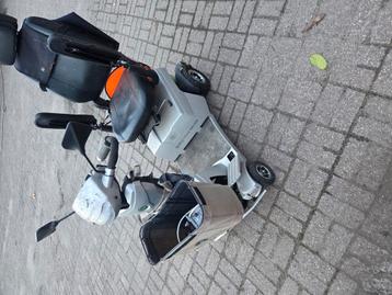 Scootmobiel  sleutel kwijt  hier en daar gebruiks sporen  beschikbaar voor biedingen