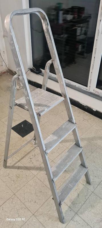 Trapladder 4 treden beschikbaar voor biedingen
