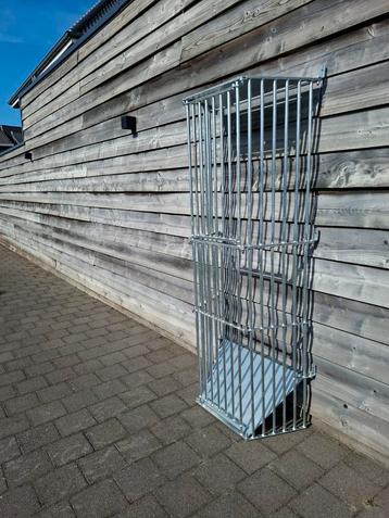 Grote hooiruif  slow feeder . Nieuwe  beschikbaar voor biedingen