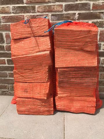 Droge zakjes brandhout eik en beuk aan 7.50 per stuks beschikbaar voor biedingen
