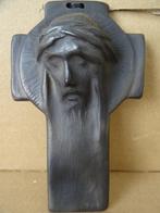 Aardewerk kruis kruisbeeld Art deco stijl 13cm Hongarije, Verzamelen, Ophalen of Verzenden, Zo goed als nieuw, Overige typen, Christendom | Katholiek