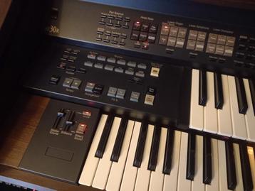 Roland AT 30 R orgel  beschikbaar voor biedingen