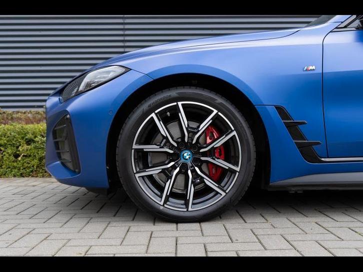 Bmw I4 M50 / BMW Individual Frozen Portimao Blue metallic, Autos, BMW, Particulier, i4, Cruise Control, Électrique, Coupé, Bleu