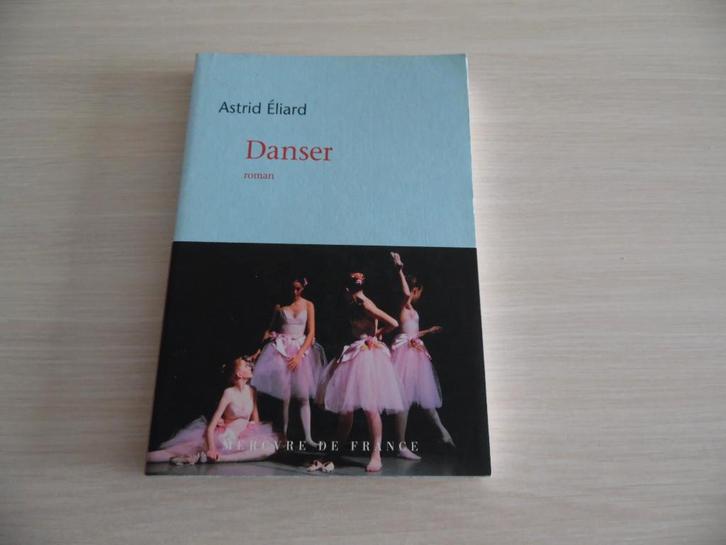 DANSER      ASTRID ÉLIARD, Livres, Romans, Comme neuf, Europe autre, Enlèvement ou Envoi