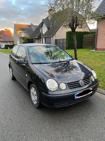 Zwarte volkswagen polo beschikbaar voor biedingen