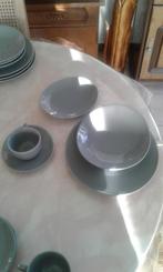 Couverts de table gris pour 4 personnes, Maison & Meubles, Cuisine | Vaisselle, Comme neuf, Service complet, Uni, Enlèvement
