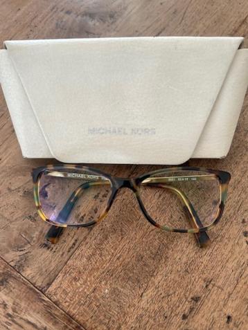lunettes chics de Michael Kors avec de véritables verres d'o