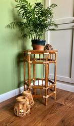 Vintage bamboe rotan rieten  plantenstaander bijzettafeltje, Maison & Meubles, Tables | Tables d'appoint, Enlèvement ou Envoi