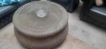 Salontafel Riet + glas legblad beschikbaar voor biedingen