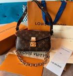 Louis Vuitton tas Pochette Metis east west monogram, Ophalen of Verzenden, Nieuw, Bruin, Handtas