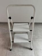 Opvouwbaar 2-traps trapje / huishoudtrap – wit – stevig, Doe-het-zelf en Bouw, Ladders en Trappen, Gebruikt, Ophalen of Verzenden
