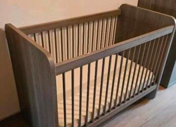 Meegroeibed (incl matras) in perfecte staat beschikbaar voor biedingen