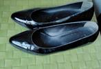 Lage pumps van zwart gelakt leer - maat 39, Pumps, Zwart, Ophalen of Verzenden, Gedragen