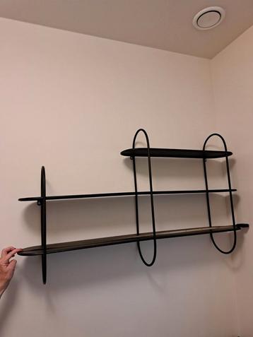 Wandrek / boekenrek beschikbaar voor biedingen