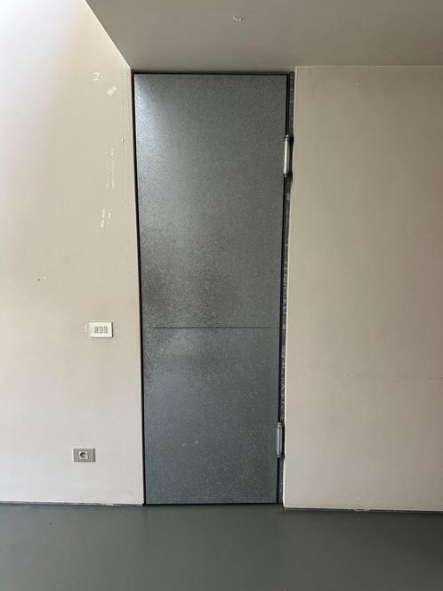 2 deuren uit gegalvaniseerd staal, Doe-het-zelf en Bouw, Deuren en Vliegenramen, Gebruikt, Ophalen