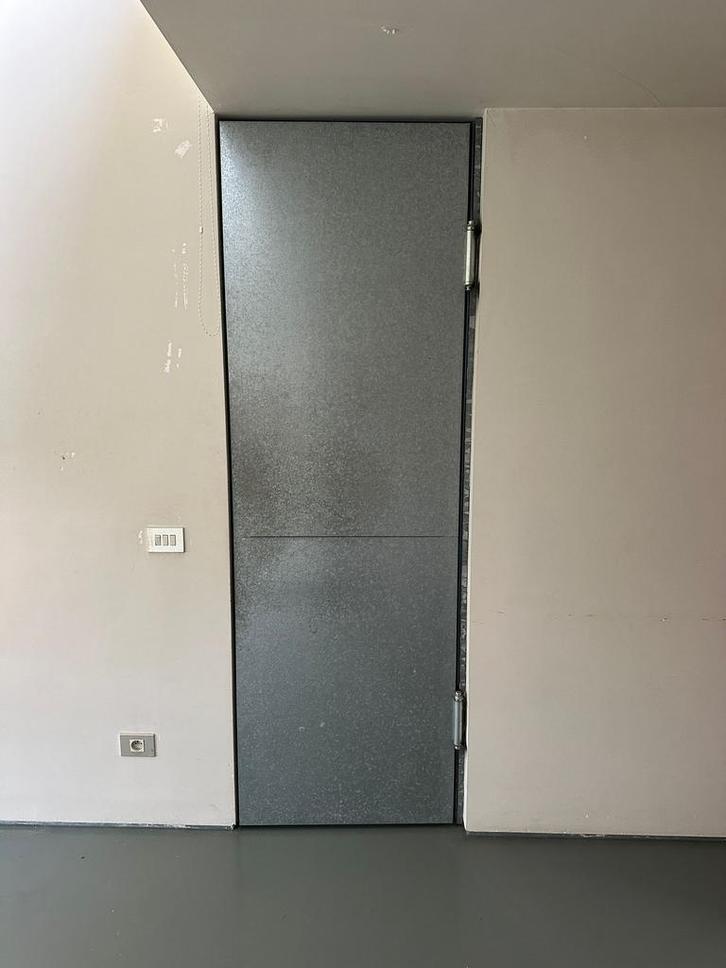 2 deuren uit gegalvaniseerd staal, Doe-het-zelf en Bouw, Deuren en Vliegenramen, Gebruikt, Ophalen