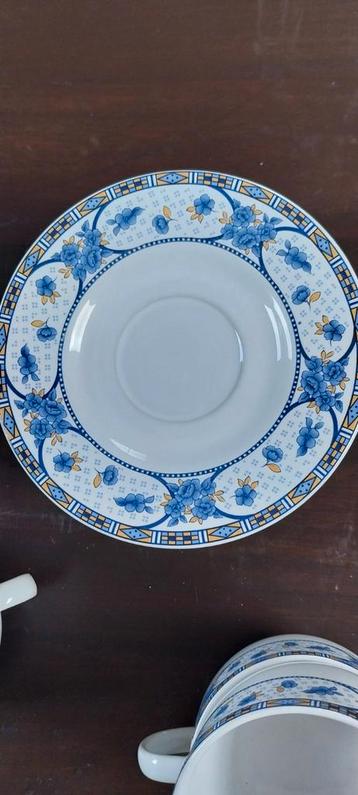 Lot 6 tasses + 6 sous-tasses vintage Blue Roses  beschikbaar voor biedingen