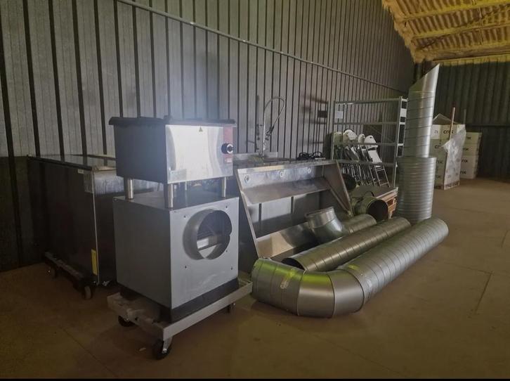 Complete industriële keuken – o.a. afzuigkap, kookplaat, Zakelijke goederen, Horeca | Keukenapparatuur, Inox Meubilair, Gebruikt