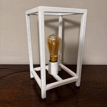 Industriële gelaste lamp met Edison LED-lamp beschikbaar voor biedingen
