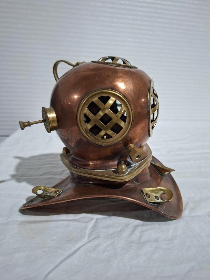 Casque de plongée en cuivre et laiton, réplique,1930/40., Collections, Marine, Utilisé, Modèle réduit, Enlèvement ou Envoi
