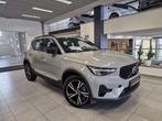 Volvo XC40 PLUS DARK BENZINE AUTOMAAT NIEUW, Auto's, Stof, Euro 6, SUV of Terreinwagen, Zilver of Grijs