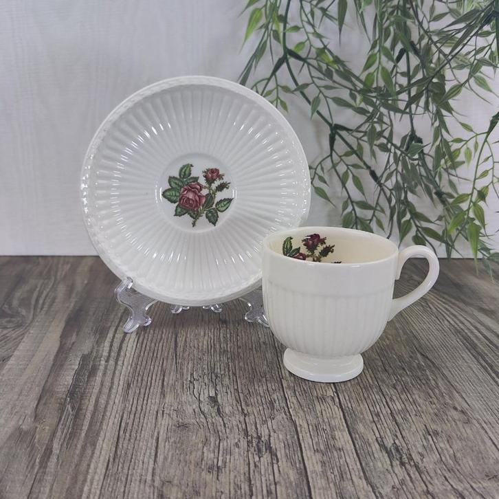 Wedgwood Moss Rose Espressokop & schotel, Antiquités & Art, Antiquités | Services (vaisselle) pièces, Enlèvement ou Envoi