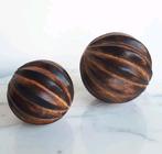 Twee decoratieve houten bollen, Antiek en Kunst, Ophalen of Verzenden