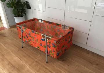 Vintage plooibedje beschikbaar voor biedingen