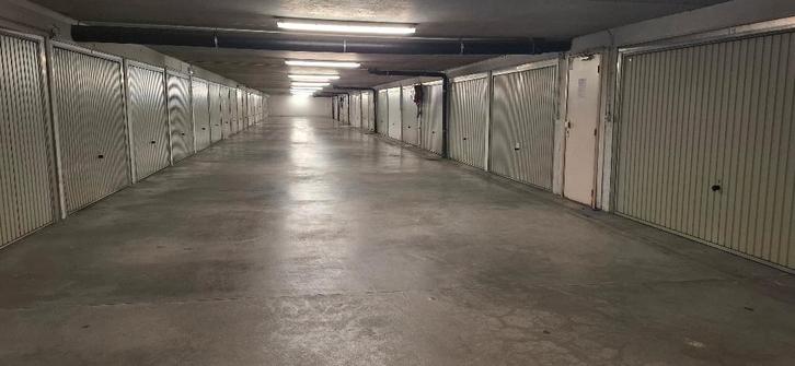 À louer – Double garage souterrain fermé à Evere, Immo, Garages & Places de parking, Bruxelles