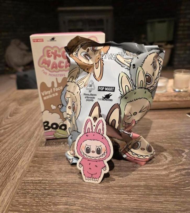 Popmart labubu exciting macaron lychee berry roze, Verzamelen, Poppetjes en Figuurtjes, Ophalen of Verzenden