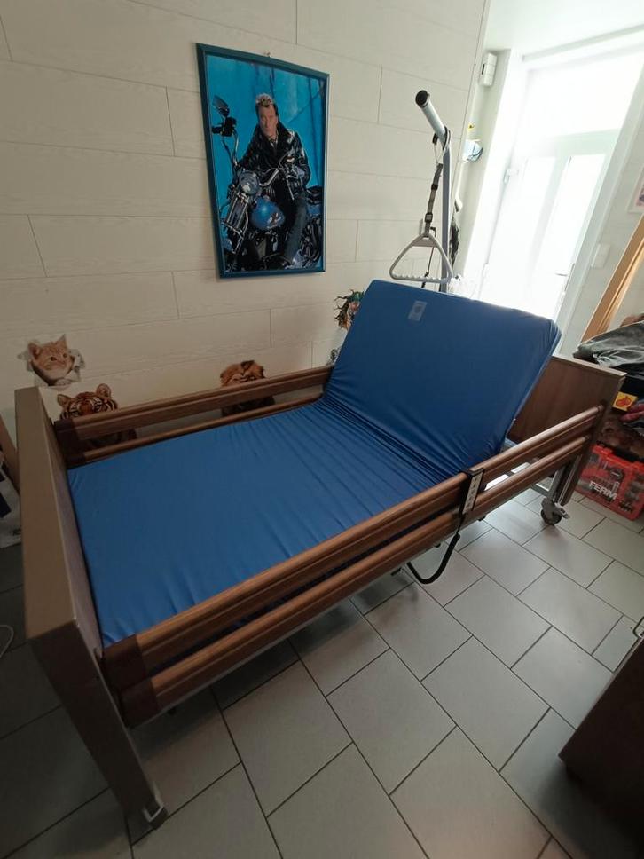 Lit médical médicalisé comme à l'hôpital (état neuf), Diversen, Verpleegmiddelen, Ophalen