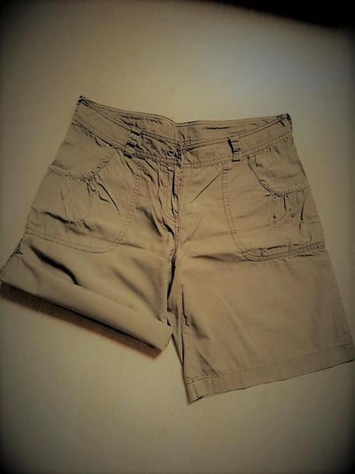 Madonna korte khaki broek cargo broek short 3-standen , S, Kleding | Dames, Broeken en Pantalons, Zo goed als nieuw, Maat 36 (S)
