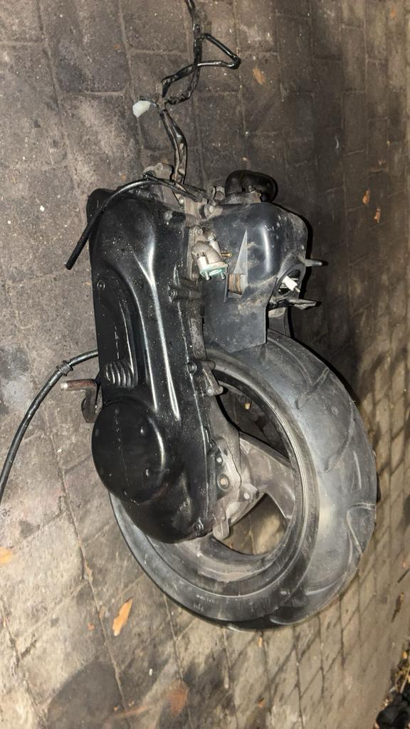 Peugeot 50cc 2t verticaal motorblok, Fietsen en Brommers, Brommeronderdelen | Scooters, Zo goed als nieuw, Peugeot, Frame, Ophalen