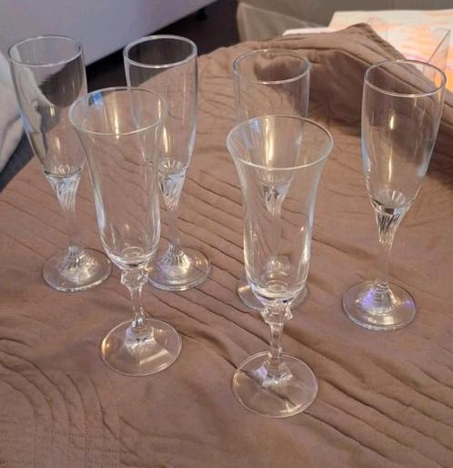Set brillen/potten/bellen GEMAAKT VAN ECHT KRISTAL, Antiek en Kunst, Antiek | Glaswerk en Kristal, Ophalen
