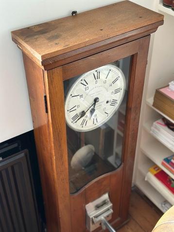 Art Deco Wall Clock Circa 1920 / Punch Card Recorder beschikbaar voor biedingen