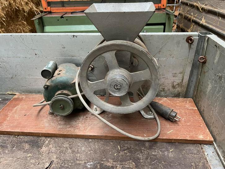 Oude Elektronische graanmolen, Bricolage & Construction, Ventilation & Extraction, Utilisé, Enlèvement