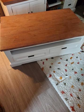 salontafel hout , 2 schuiven. zeer goede staat. beschikbaar voor biedingen