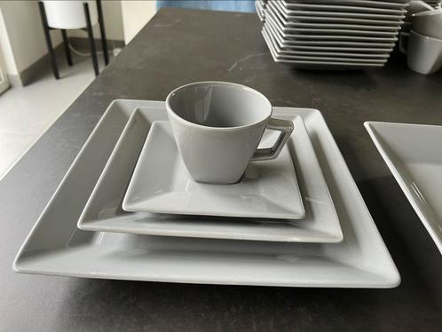 Grijs vierkant servies van het merk Oxford. 95 stuks., Huis en Inrichting, Keuken | Servies, Zo goed als nieuw, Compleet servies