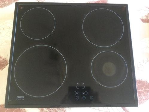 Vitrokeramische kookplaat met potten en pannen, Elektronische apparatuur, Kookplaten, Zo goed als nieuw, Inbouw, Elektrisch, 4 kookzones