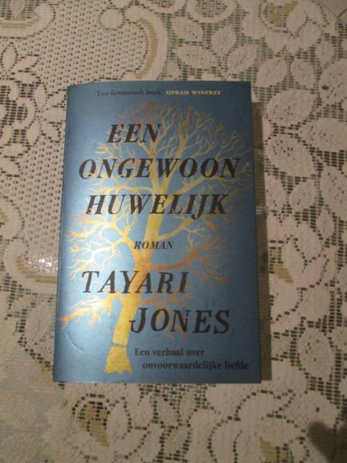 Een ongewoon huwelijk  Tayari Jones, Boeken, Romans, Zo goed als nieuw, Ophalen of Verzenden