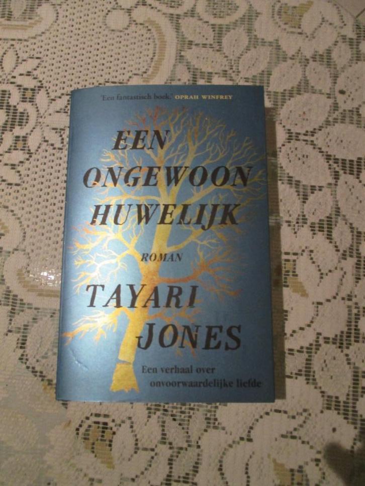 Een ongewoon huwelijk  Tayari Jones, Boeken, Romans, Zo goed als nieuw, Ophalen of Verzenden